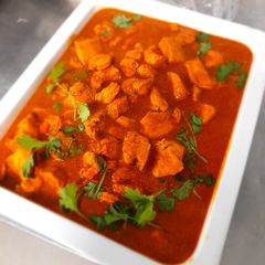 A picture of Chicken and prawn curry.