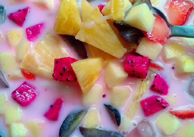 Resep Es Buah Susu oleh Galoeh Cooking - Cookpad