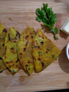 કોર્ન ચીઝ આલુ પરાઠા (Corn Cheese Aloo Paratha Recipe In Gujarati) રેસીપી મુખ્ય ફોટો