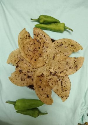 તળેલી રોટલી (Fried Rotli Recipe In Gujarati) રેસીપી મુખ્ય ફોટો