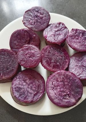 A picture of Steamed Purple Sweet Potato.