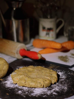 Una foto de Masa para pizza con avena y zanahoria