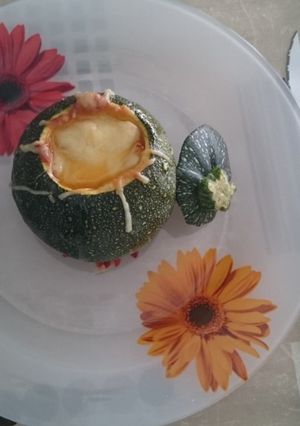Una foto de Calabacines luna rellenos de atún