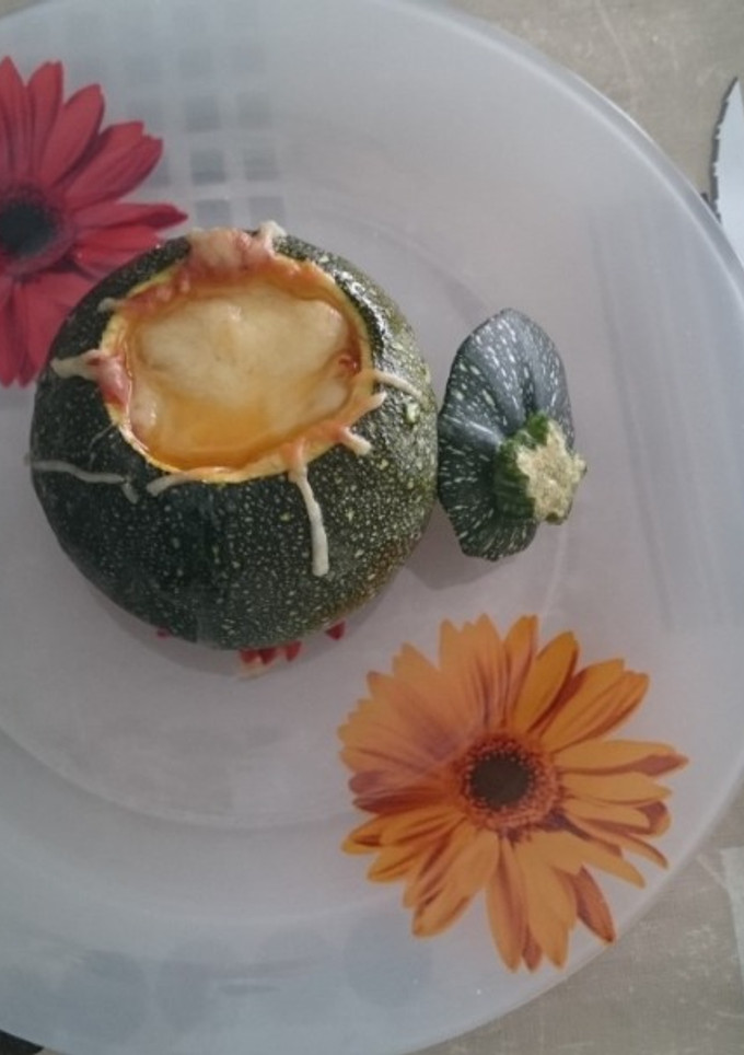 Una foto de Calabacines luna rellenos de atún
