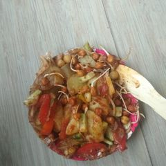 A picture of Chatpata chana chat.