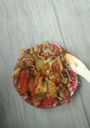 A picture of Chatpata chana chat.