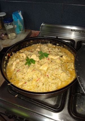 Una foto de Arroz con pollo a la cuervo