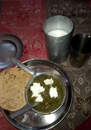 A picture of Sarso saag with makhani.
