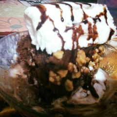 A picture of Brownie with Vanilla ice cream.