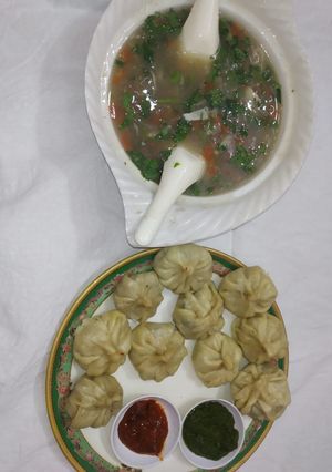 A picture of Steam chicken Momo with soup.