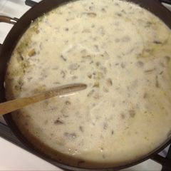 A picture of Easy cream of mushroom soup.