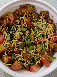 आलू चाट (Aloo Chaat recipe in Hindi) रेसिपी मुख्य फोटो