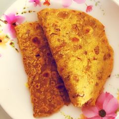 A picture of Dhapate (spicy thaalipeeth).