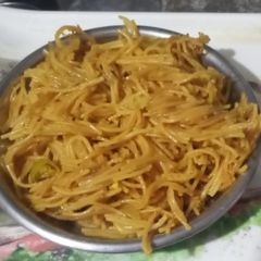 A picture of Namkeen seviyan.