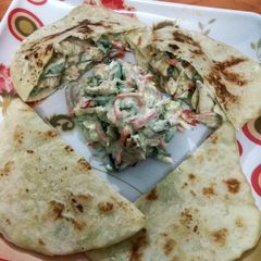 Shwarama salad with pita bread A picture of Shwarama salad with pita bread.