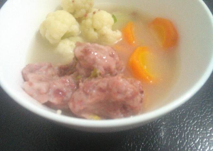 Cara Gampang Menyiapkan Sop bakso kornet yang Bikin Ngiler