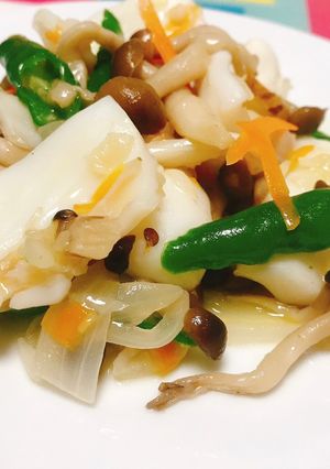 花枝炒鴻禧菇 的食譜成品照片