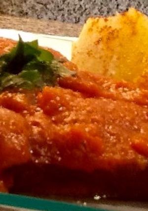 Foto principal de Bonito con tomate y guarnición de patatas cocidas