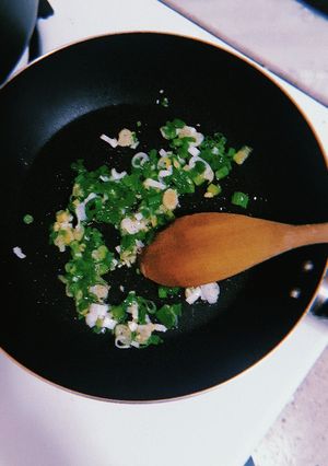 Una foto de Salsa de crema al verdeo fácil