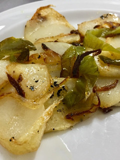 Una foto de Patatas a lo pobre 🥔 🥔