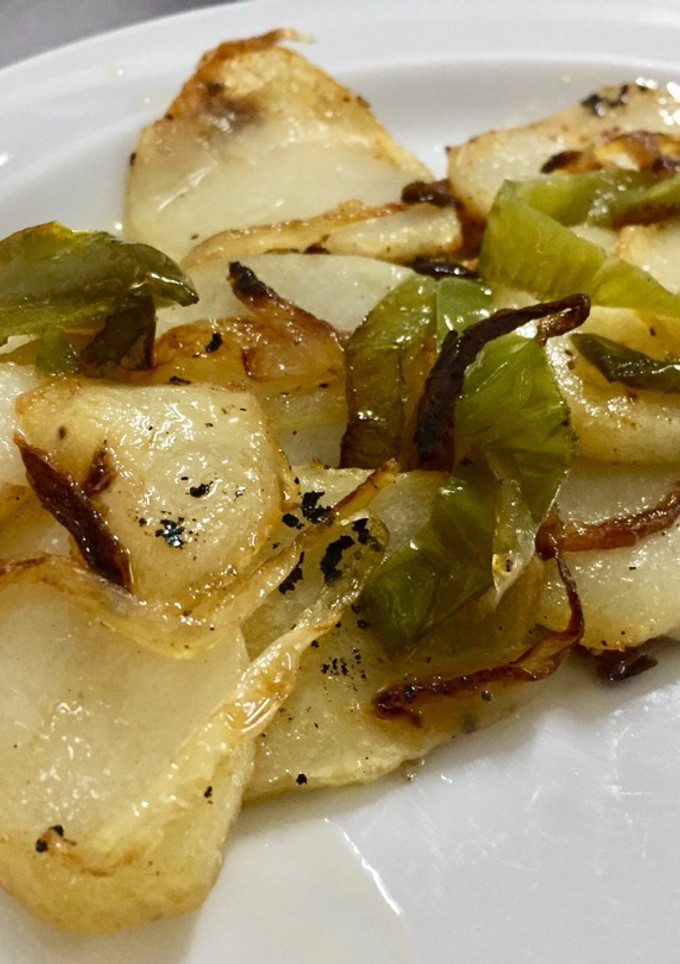 Una foto de Patatas a lo pobre 🥔 🥔