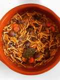 Cazuela de fideos con ternera estofada y champiñones