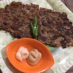 A picture of Bachi hoi roti ke snack.