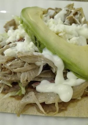 Una foto de Tostadas de carne de res