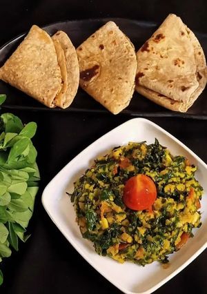 A picture of Methi Besan sabji.