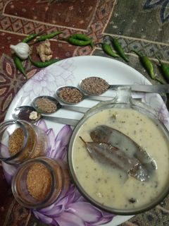 अदरक लहसुन की कढ़ी (adrak lehsun ki kadhi recipe in Hindi) रेसिपी मुख्य फोटो