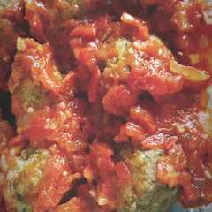 Una foto de Albóndigas de berenjena con salsa de tomate