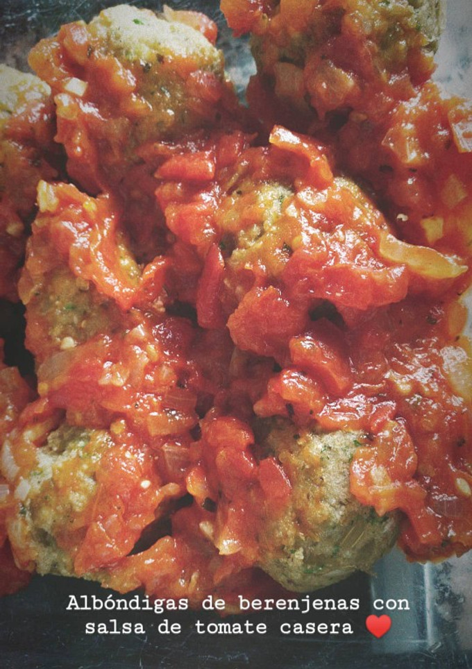 Una foto de Albóndigas de berenjena con salsa de tomate