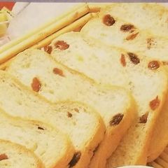 A picture of Raisin Bread.