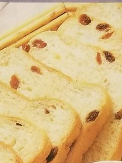 A picture of Raisin Bread.