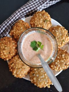 साबुदाणा वडा (sabudana vada recipe in marathi) रेसिपी चे मुख्य फोटो