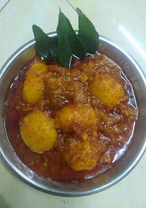 દમ આલુ (Dum Aloo Recipe In Gujarati) રેસીપી મુખ્ય ફોટો
