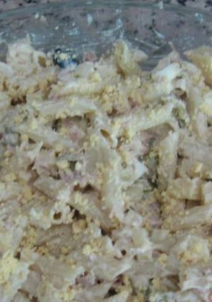 Una foto de Ensalada de pasta atún y mayonesa