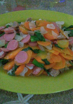 Foto resep Tumis wortel,sawi,sosis n bakso😋