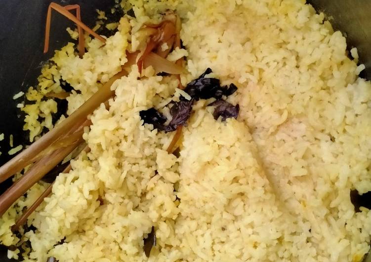 Nasi kuning (trik rice cooker)
