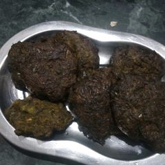 A picture of Green garlic vada.