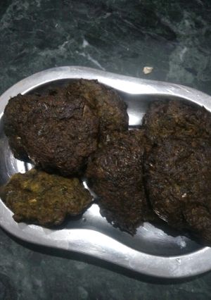 A picture of Green garlic vada.