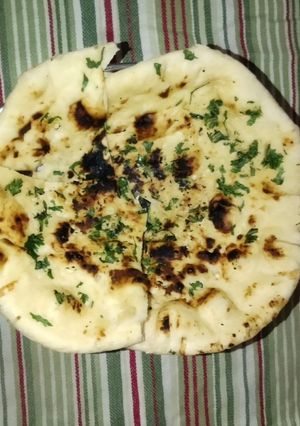 கார்லிக் பட்டர் நான்(garlic butter naan recipe in tamil) செய்முறை முக்கிய புகைப்படம்