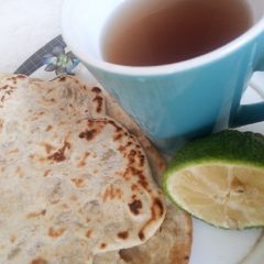 Naan with Black tea and lemon A picture of Naan with Black tea and lemon.