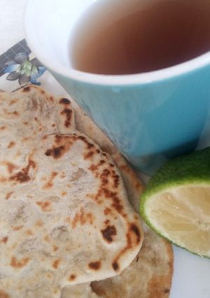A picture of Naan with Black tea and lemon.