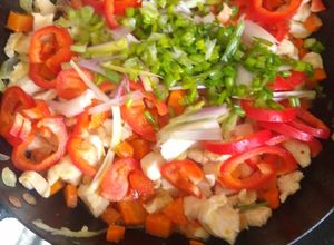 Una foto de Saltados de verduras y pechuga de pollo