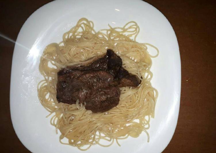 Spaghetti served with steak