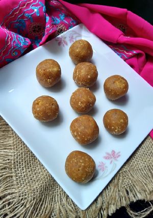 বেসনের লাড্ডু রেসিপির প্রধান ছবি