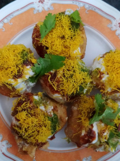 चटपटी भरंवा गोलगप्पे चाट (Chatpati Bharwan Golgappe chat recipe in hindi) रेसिपी मुख्य फोटो