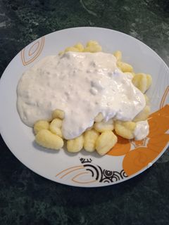 Una foto de Ñoquis en salsa de cuatro quesos con nueces