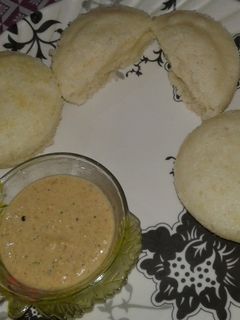 रवा इडली (rava idli recipe in hindi) रेसिपी मुख्य फोटो